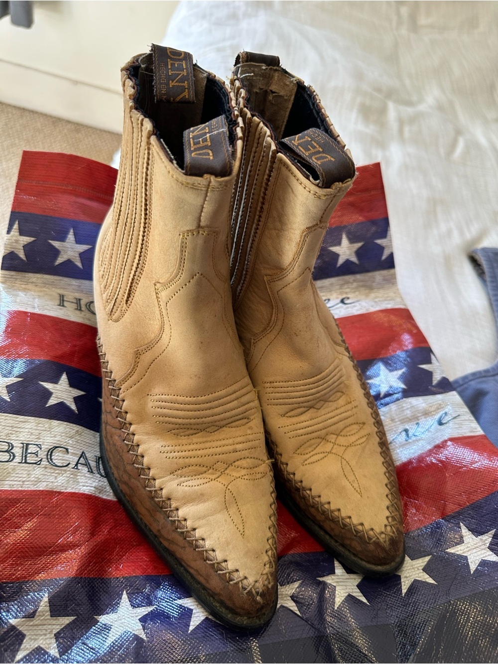 Genuine Leather womens Tan Western vintage Boots fits size 10